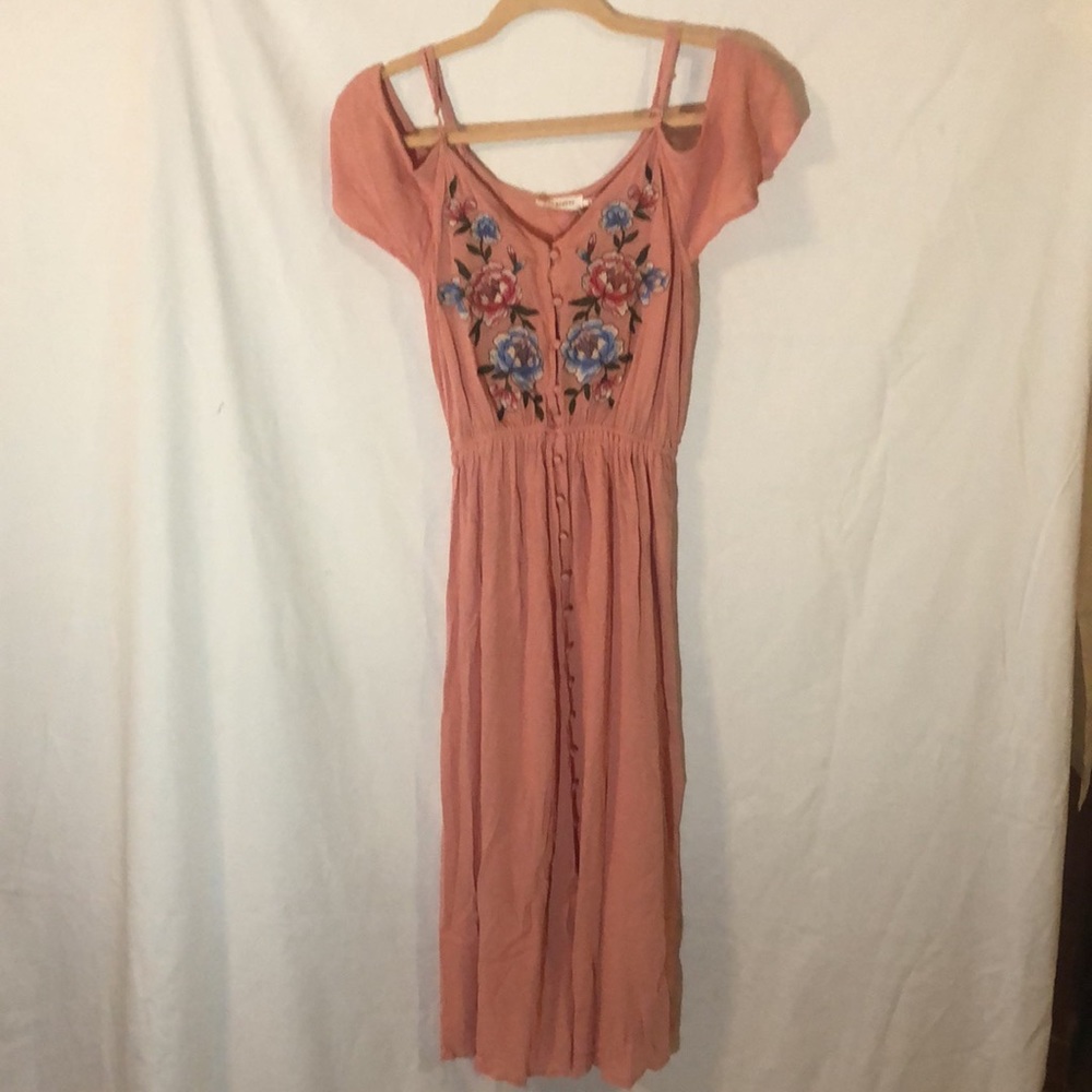 Pink dress w/floral detail